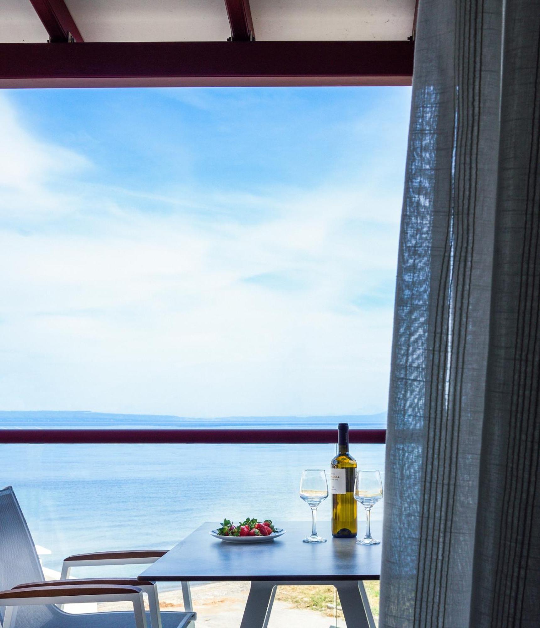 Elpiniki Luxury Rooms Nea Poteidaia Exterior photo