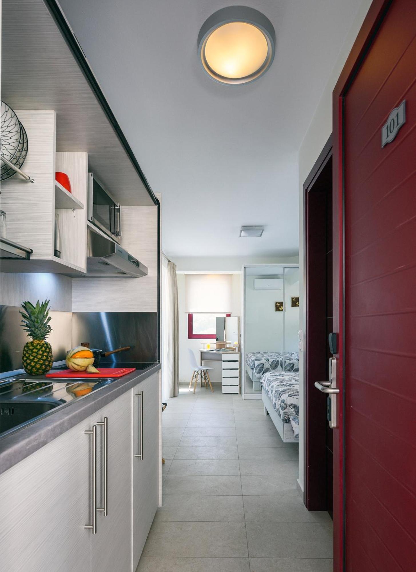 Elpiniki Luxury Rooms Nea Poteidaia Exterior photo