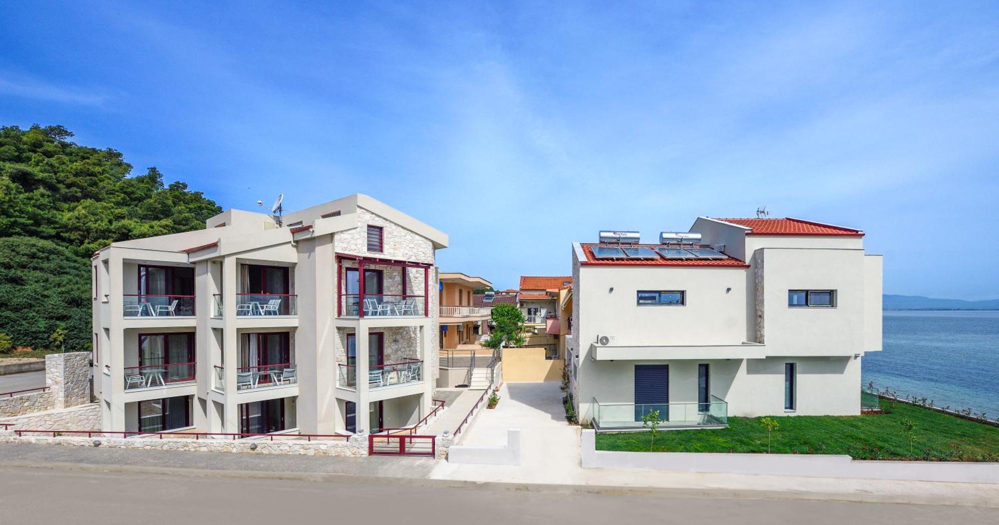 Elpiniki Luxury Rooms Nea Poteidaia Exterior photo