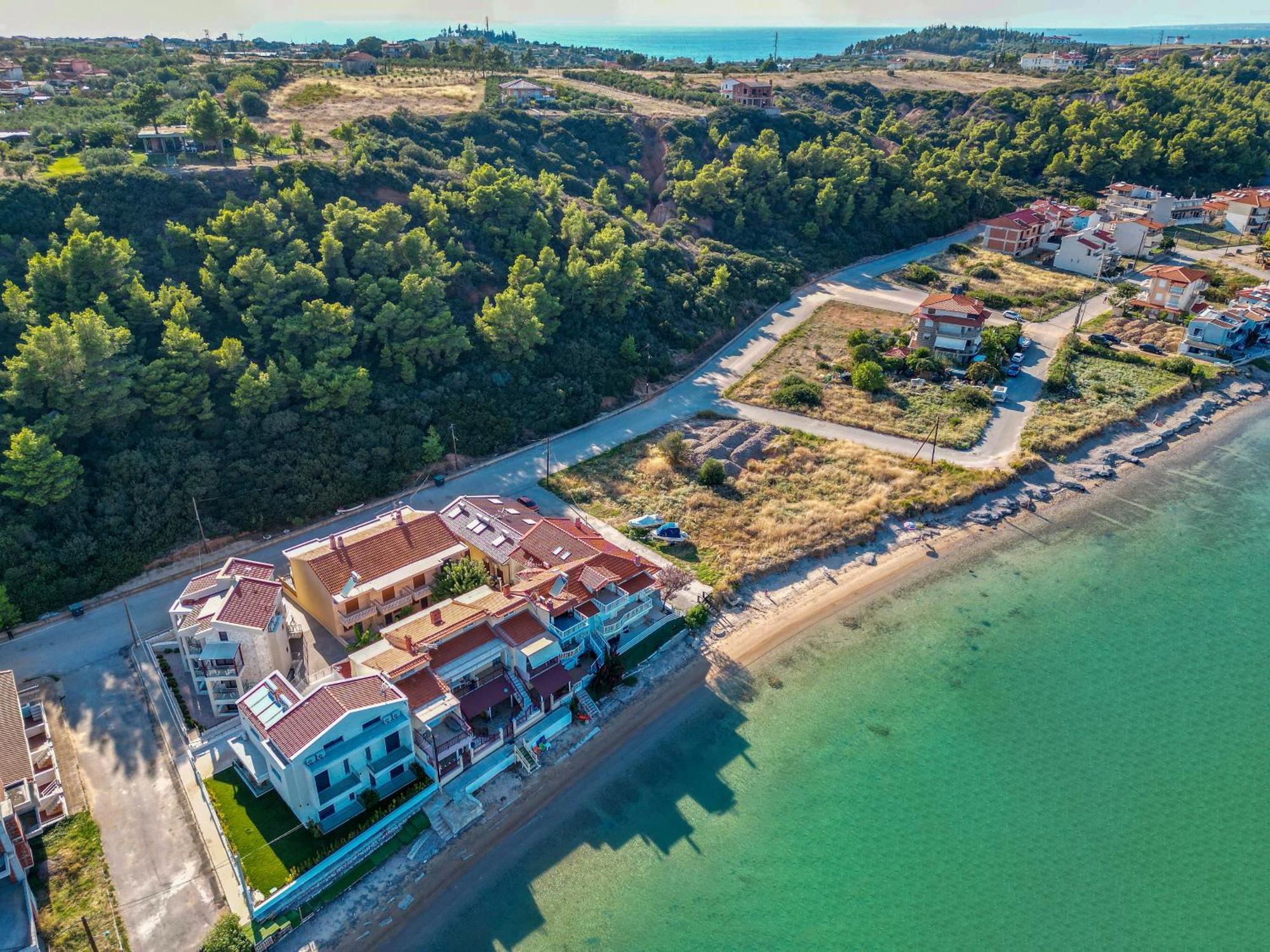 Elpiniki Luxury Rooms Nea Poteidaia Exterior photo